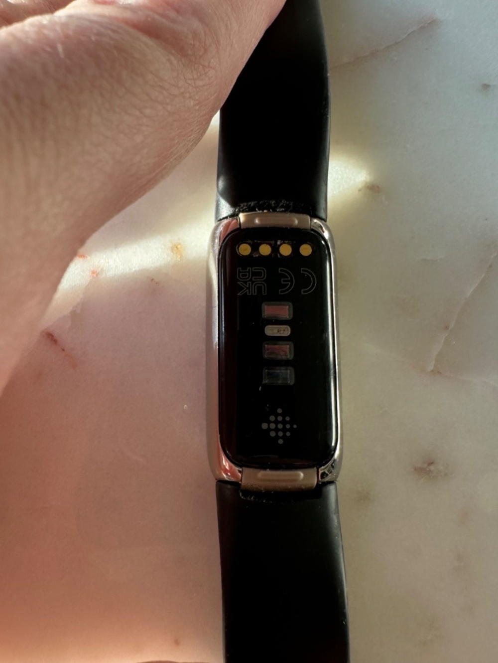 Fitbit Luxe Fitness & Wellness Tracker w. Stress Management, Sleep Tracking - Picture 4 of 8